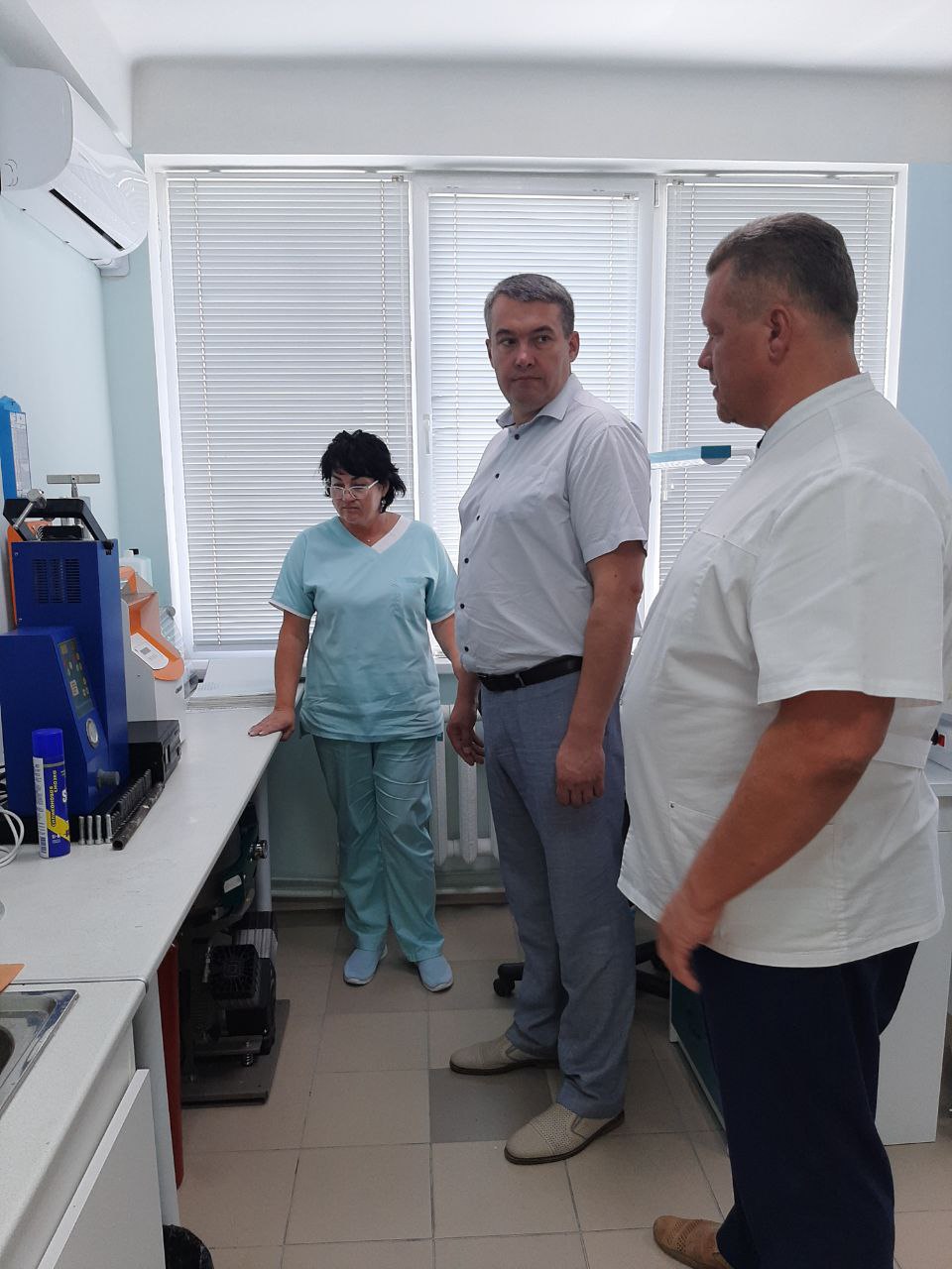 Виталий Денисов провёл административный обход в стоматологической поликлинике № 1