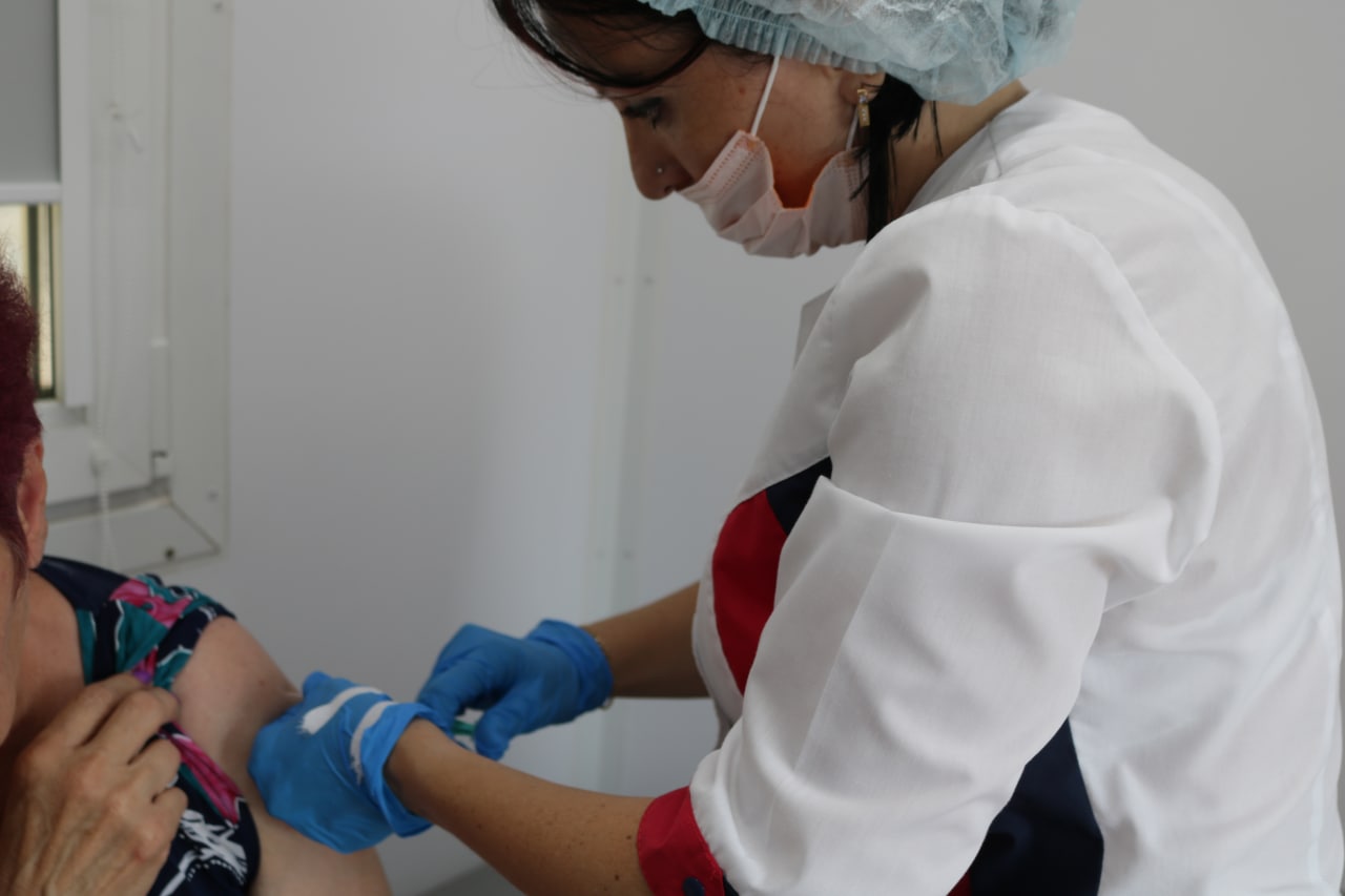 В Севастополе продолжается прививочная кампания против гриппа