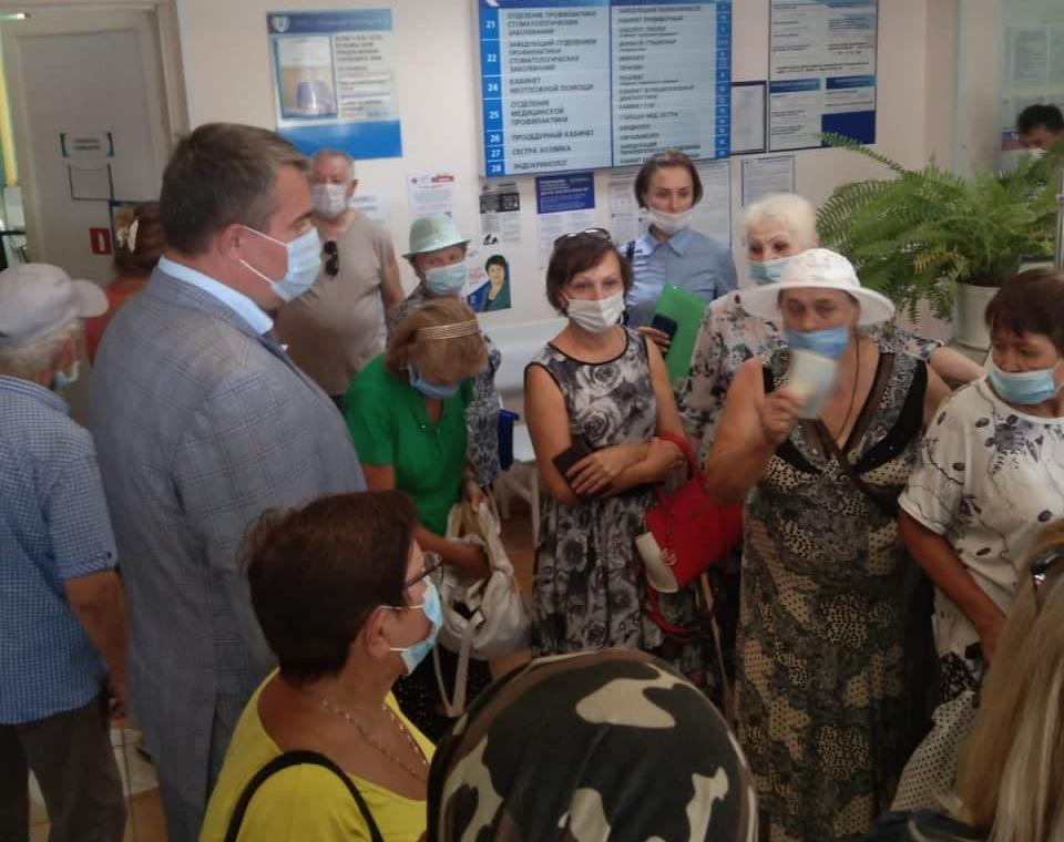 Виталий Денисов провёл административные обходы во взрослой и детской поликлиниках 