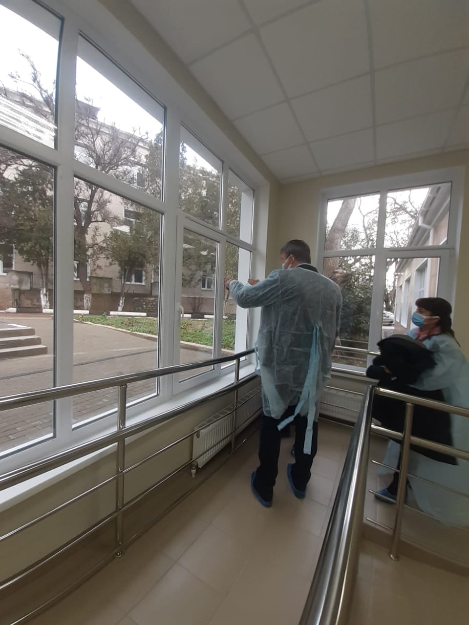 Директор Департамента здравоохранения провел административный обход и оценил ход ремонта в севастопольских медучреждениях