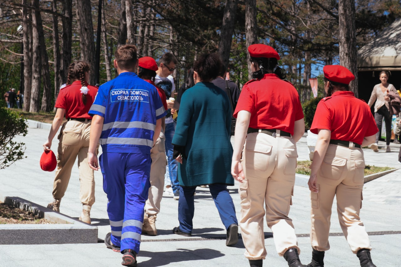Специалисты скорой медицинской помощи обеспечили безопасность во время проведения ежегодной исторической реконструкции штурма Сапун-горы