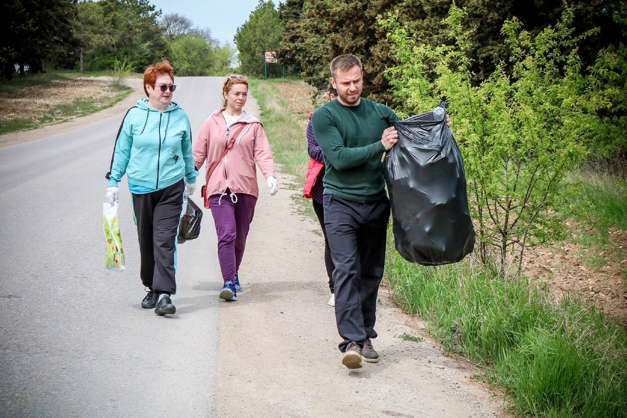 Сотрудники здравоохранения за чистый город!