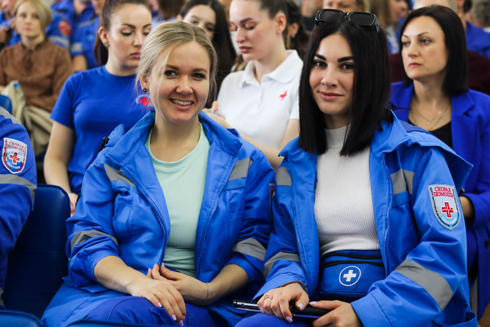 Люди особой закалки: специалисты скорой помощи отмечают профессиональный праздник