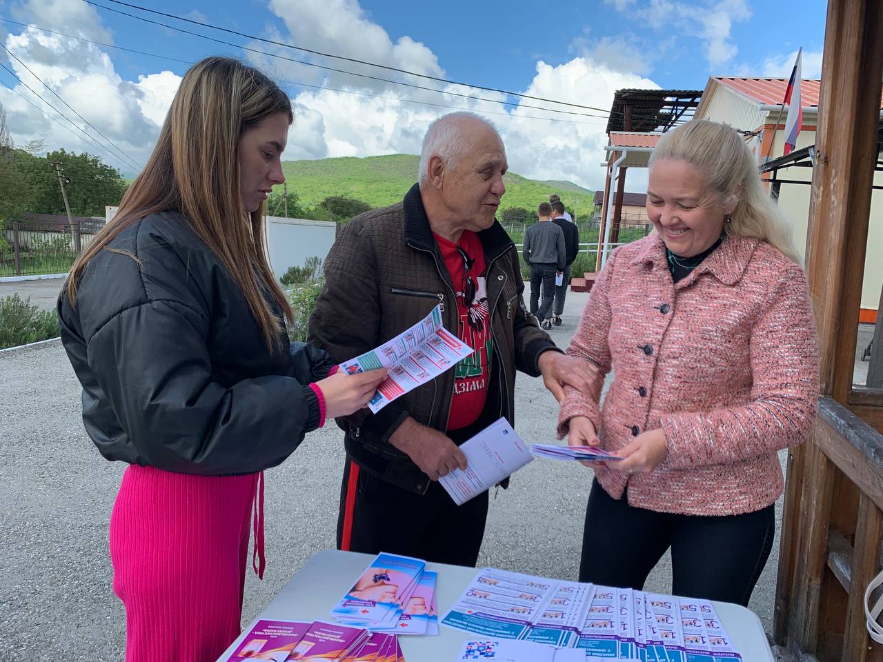 Узкие специалисты провели День здоровья для жителей села Широкое