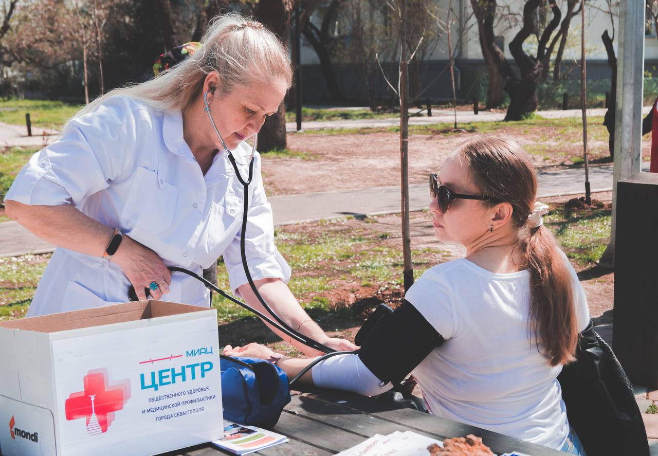 10 апреля в сквере 60 - летия СССР провели День здоровья.