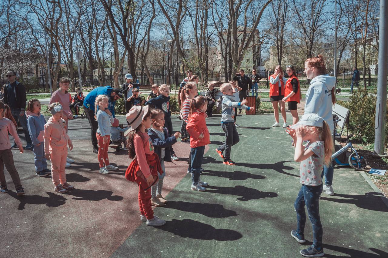 10 апреля в сквере 60 - летия СССР провели День здоровья.