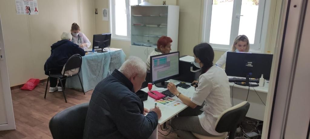 Специалисты городской больницы № 9 продолжают дни здоровья для сельчан