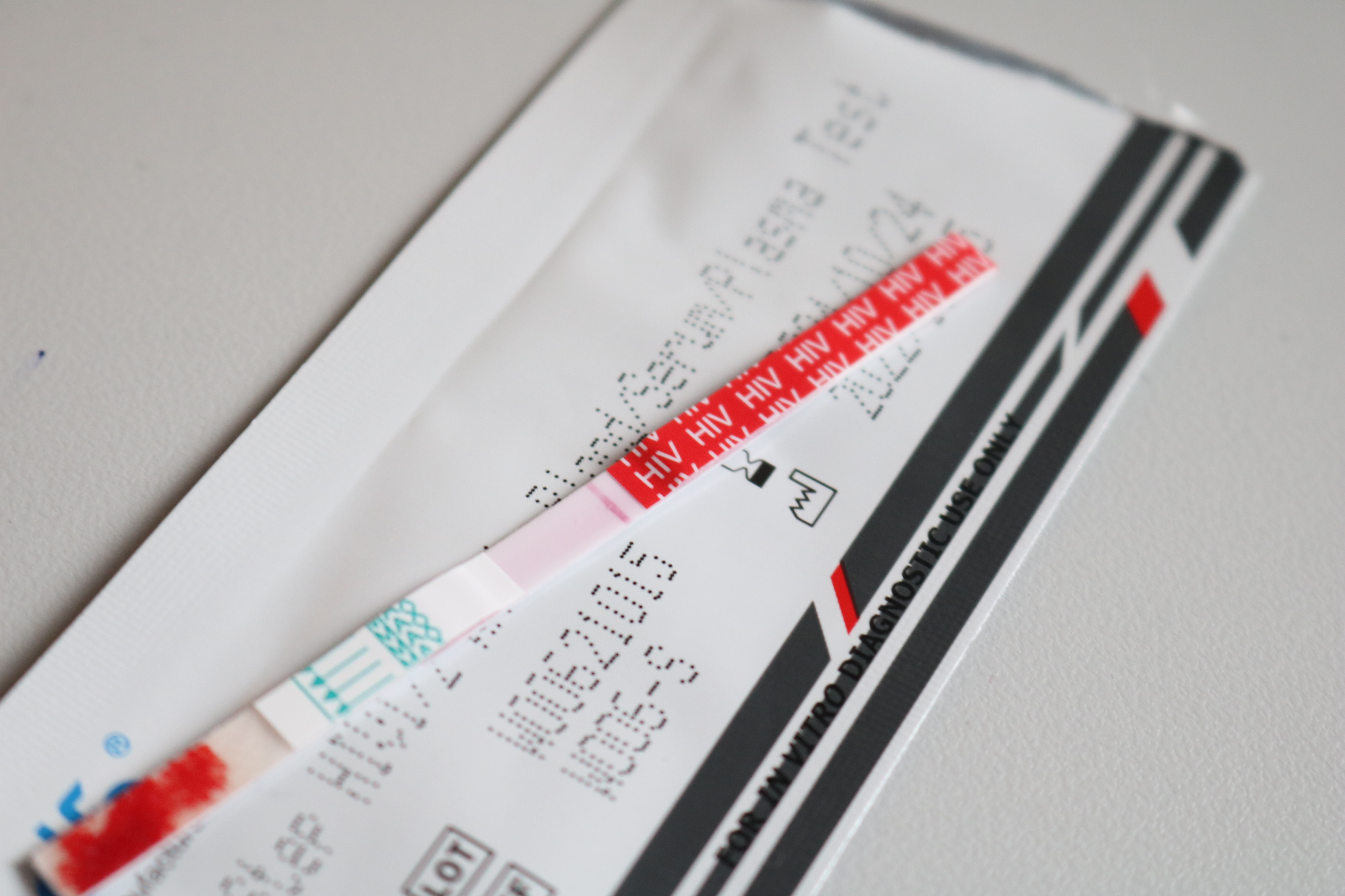 Вирус угрожает всем, но ВИЧ – не приговор!