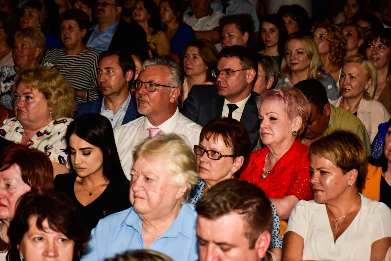 Всегда в борьбе за жизни людей: медики Севастополя принимают поздравления с профессиональным праздником