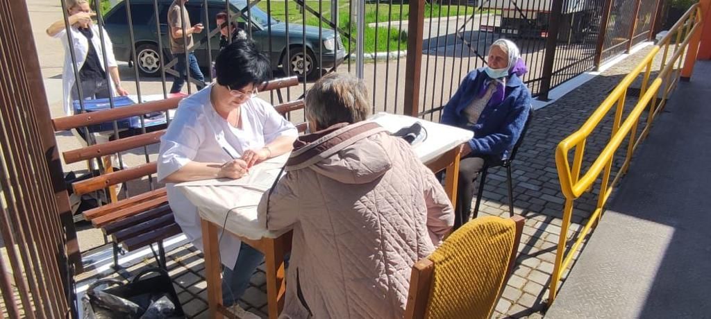 Специалисты городской больницы № 9 продолжают дни здоровья для сельчан