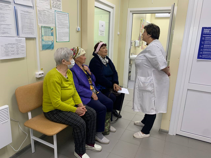 Узкие специалисты провели День здоровья для жителей села Широкое