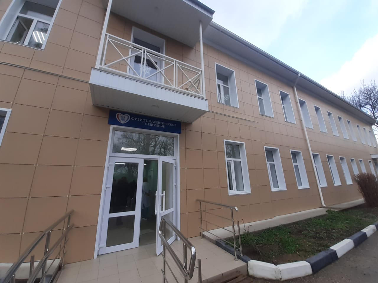 Директор Департамента здравоохранения провел административный обход и оценил ход ремонта в севастопольских медучреждениях