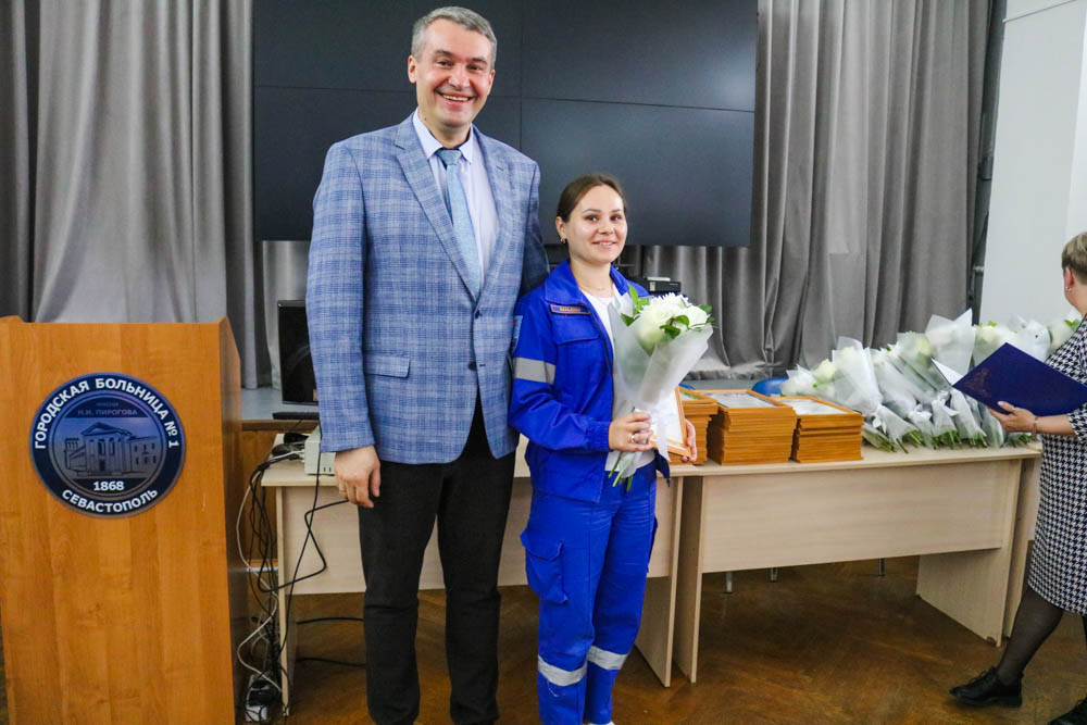 Люди особой закалки: специалисты скорой помощи отмечают профессиональный праздник