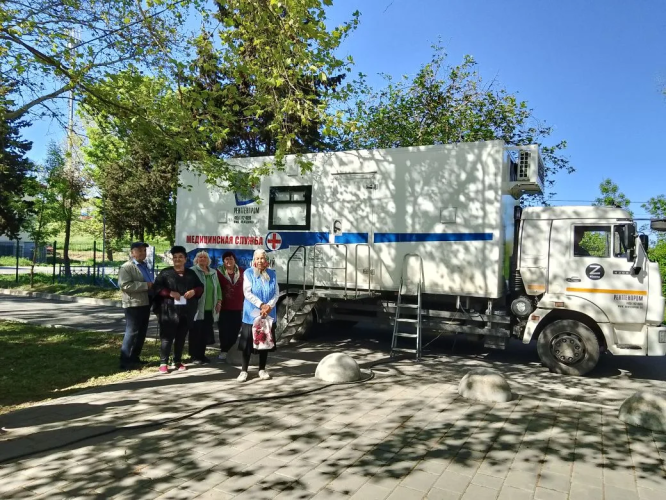 Жители села Вишневое в рамках Дня здоровья прошли узких специалистов