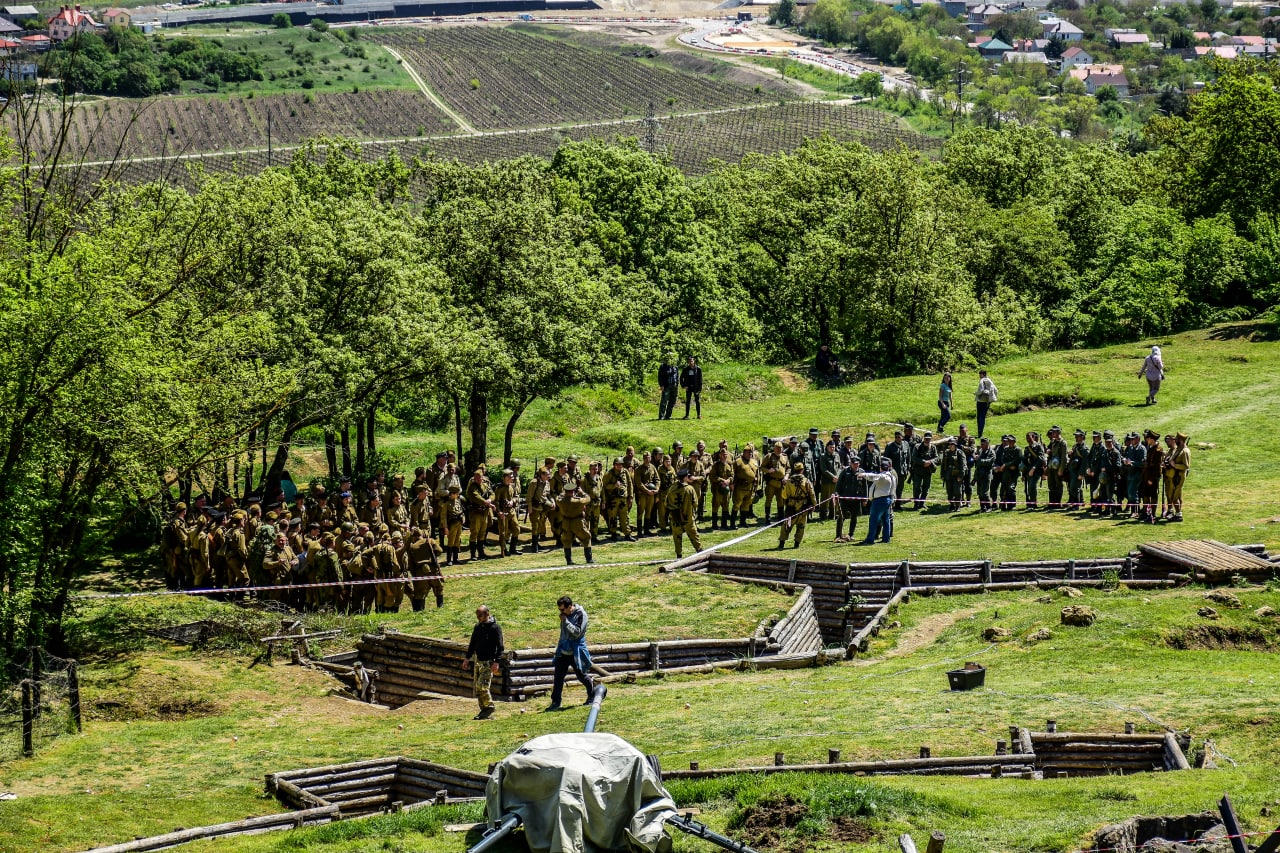 Специалисты скорой медицинской помощи обеспечили безопасность во время проведения ежегодной исторической реконструкции штурма Сапун-горы