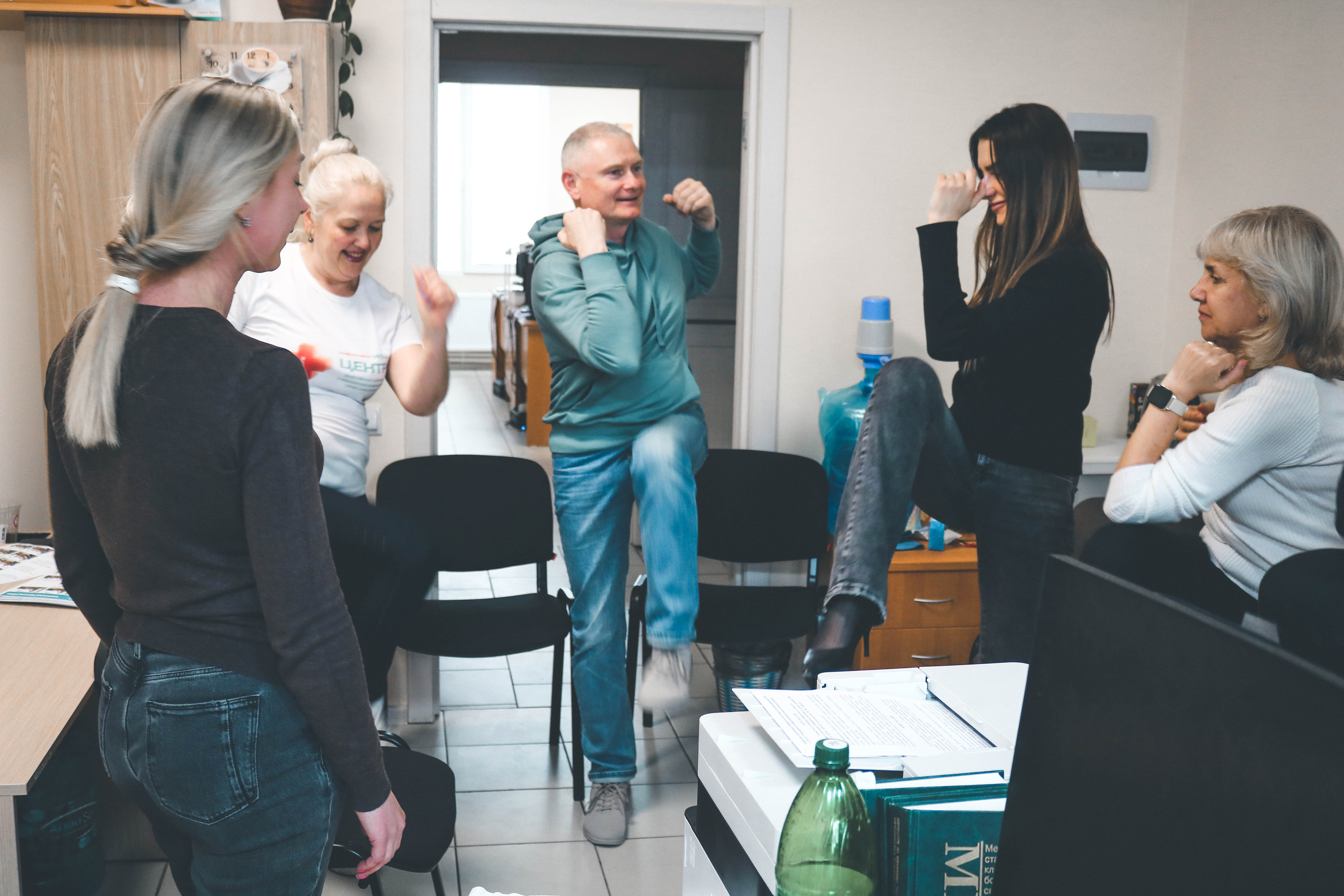 «Подзарядка» для всех: врачи Центра медицинской профилактики провели гимнастику для офисных работников