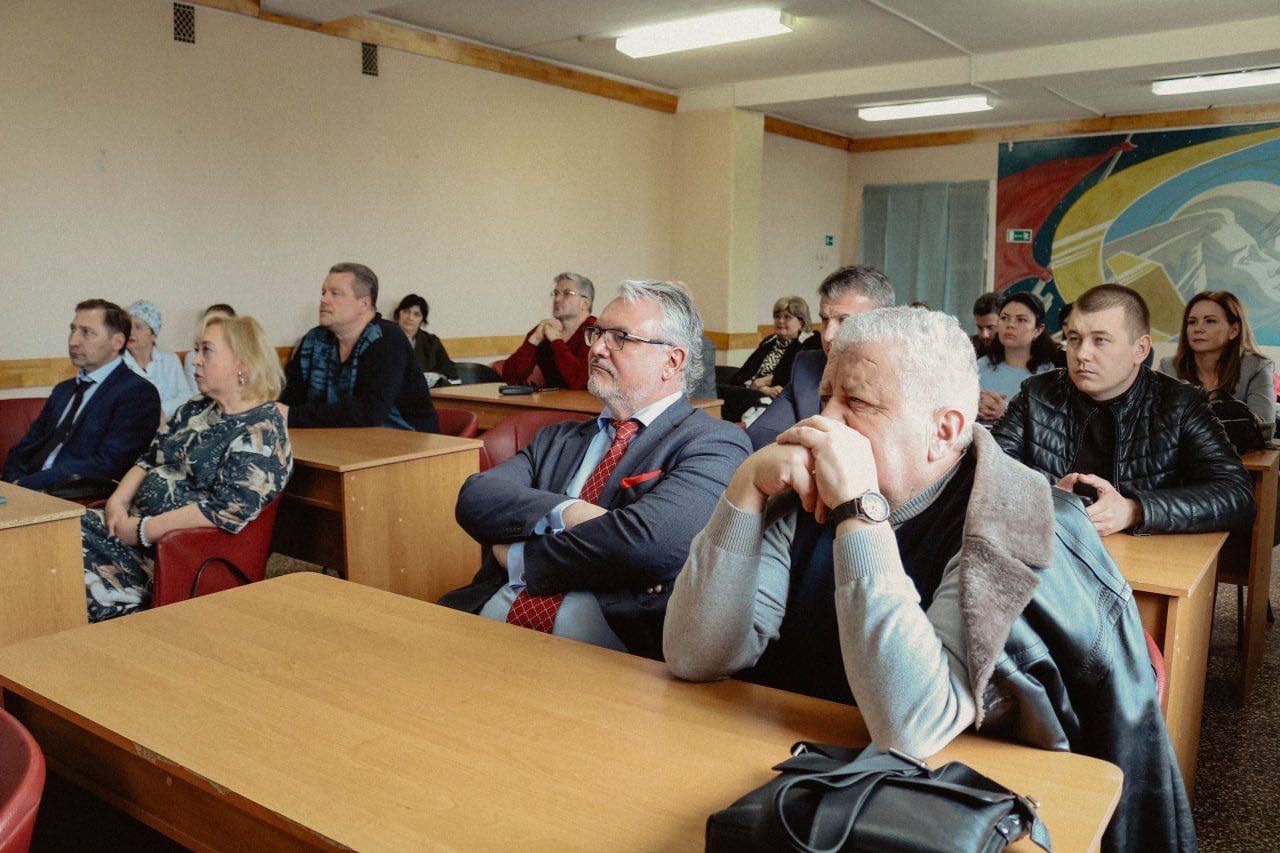 Виталий Денисов провел выездное совещание в Севастопольском городском противотуберкулезном диспансере