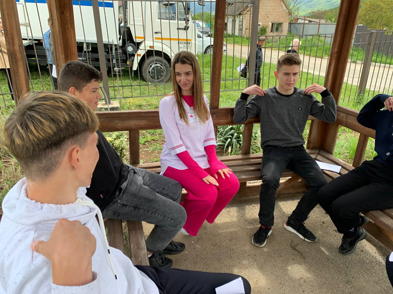 Узкие специалисты провели День здоровья для жителей села Широкое