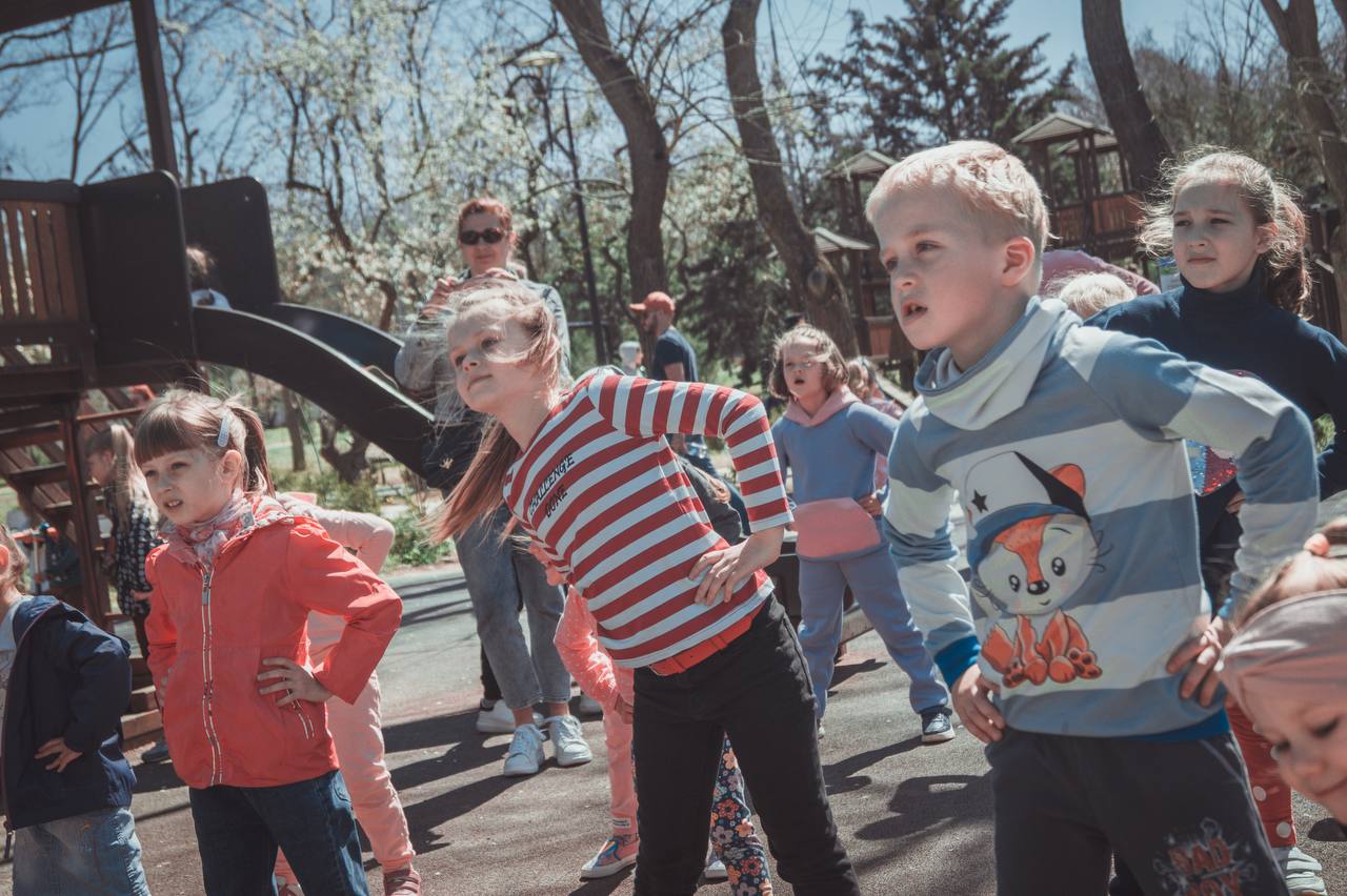 10 апреля в сквере 60 - летия СССР провели День здоровья.