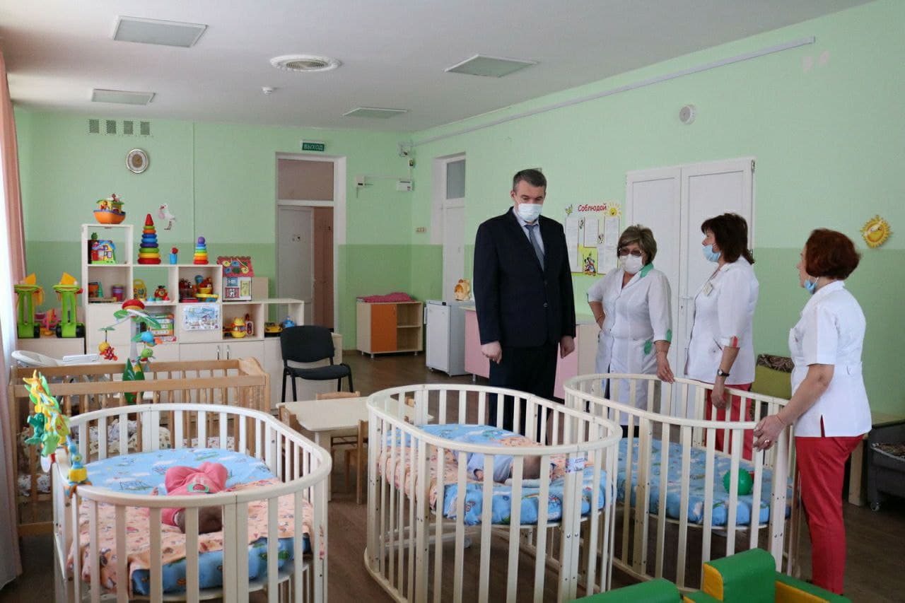 Виталий Денисов провёл административный обход в севастопольском доме малютки 