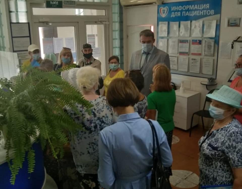 Виталий Денисов провёл административные обходы во взрослой и детской поликлиниках 
