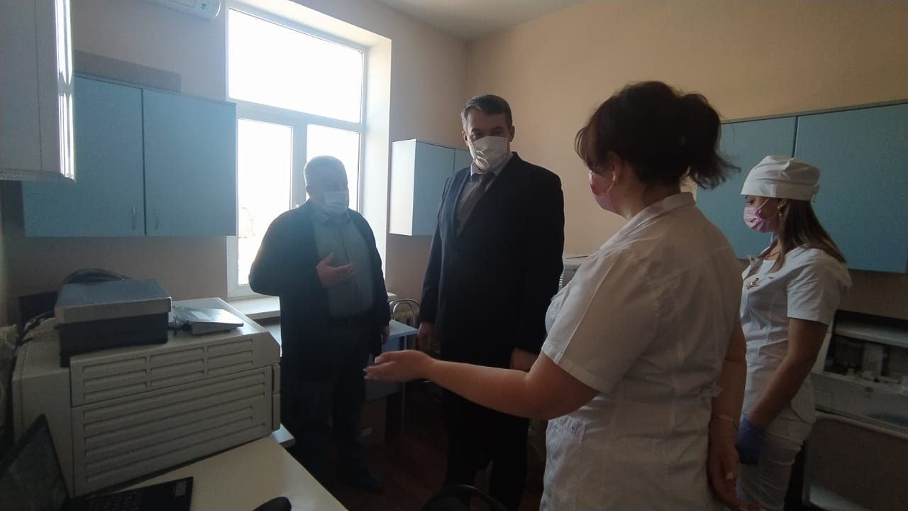 Виталий Денисов провёл административный обход в севастопольском центре крови