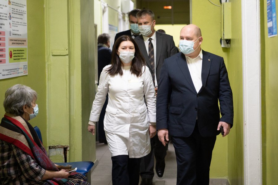 Михаил Развожаев проверяет готовность поликлиник к новой волне коронавируса