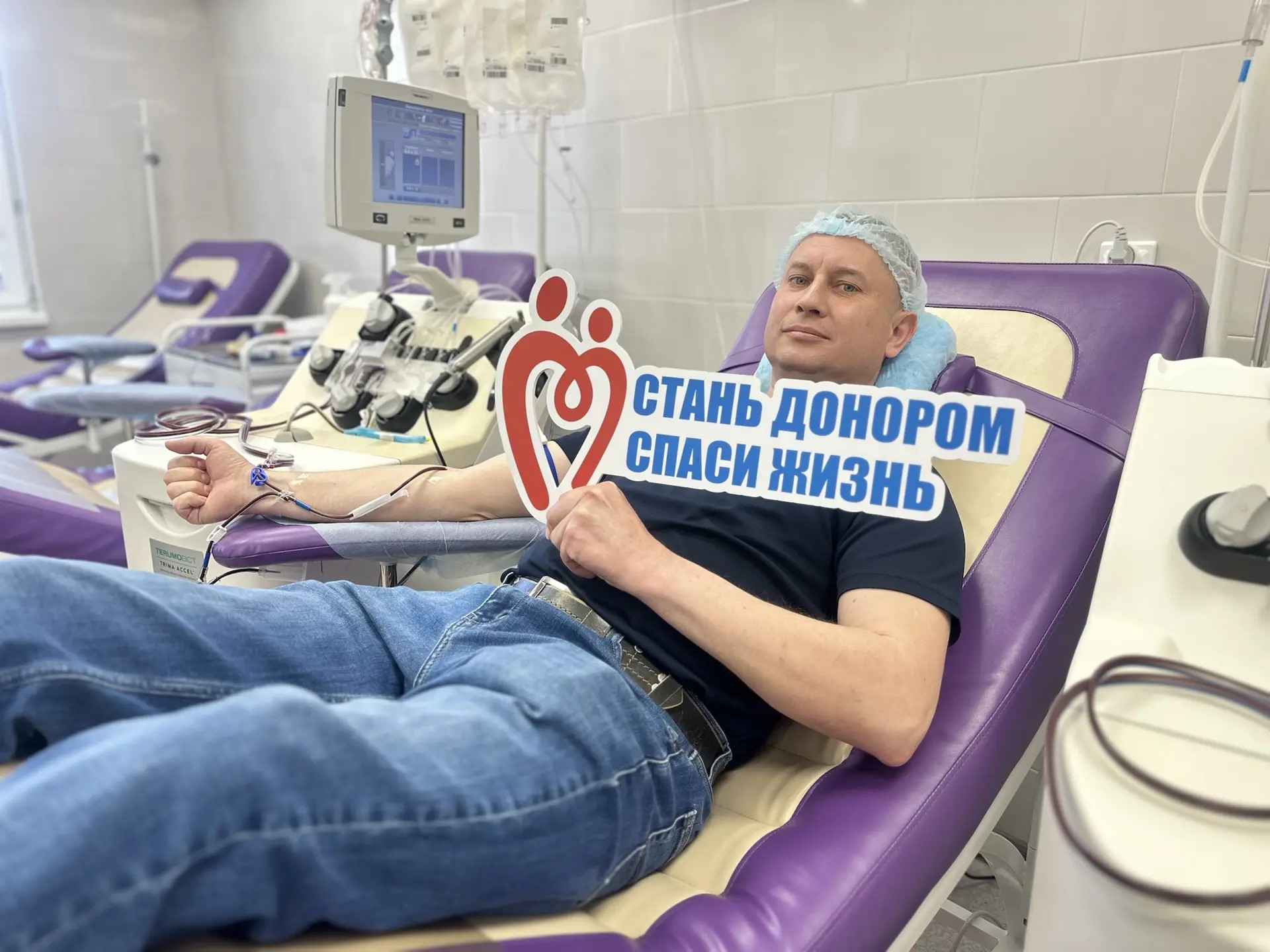Более 90 севастопольцев сдали кровь в преддверии великого праздника