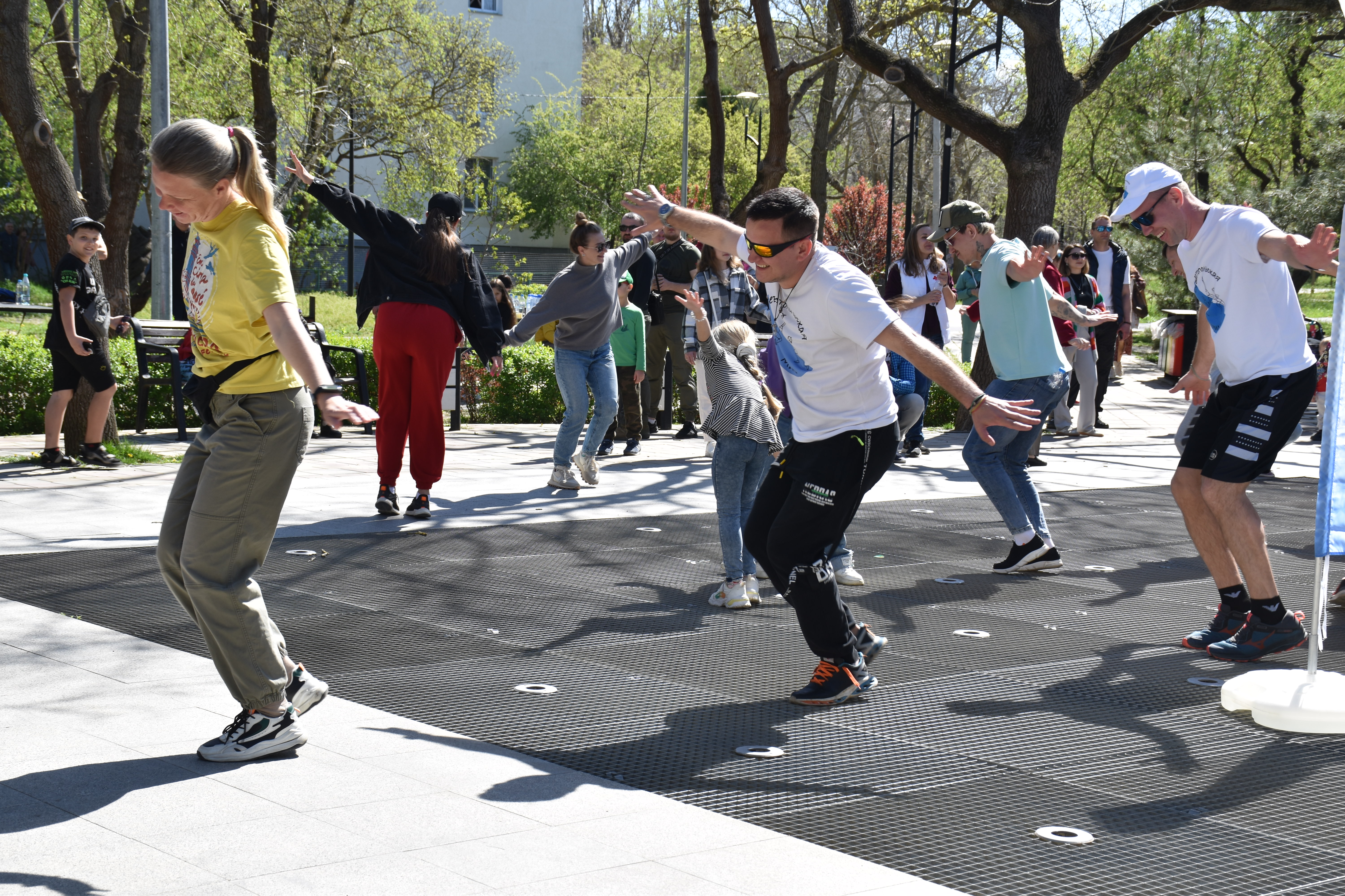 «10000 шагов к жизни» делали севастопольцы в рамках Всемирного дня здоровья