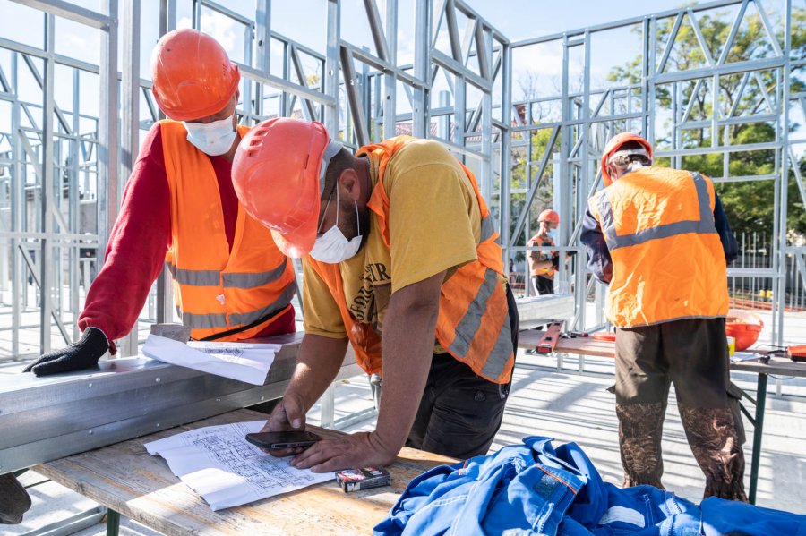 В Севастополе строят новый модульный корпус в инфекционной больнице