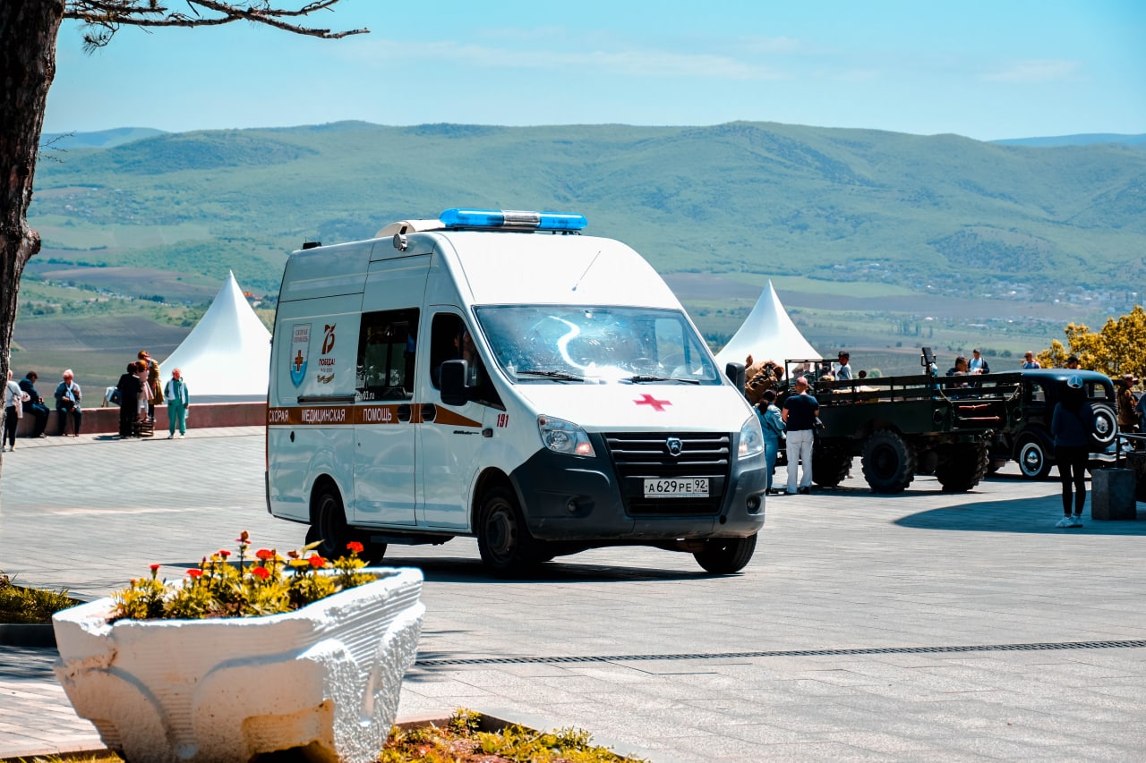 Специалисты скорой медицинской помощи обеспечили безопасность во время проведения ежегодной исторической реконструкции штурма Сапун-горы