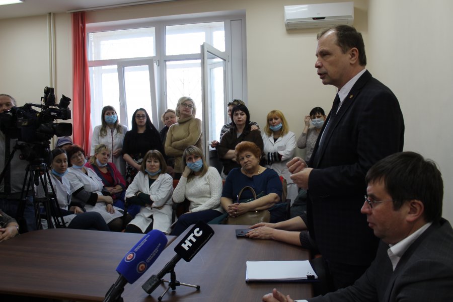 Правительство Севастополя проведет проверку системы начисления заработной платы сотрудникам детской поликлиники №2