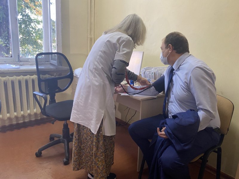 Заместитель губернатора Александр Кулагин проверил работу пунктов вакцинации
