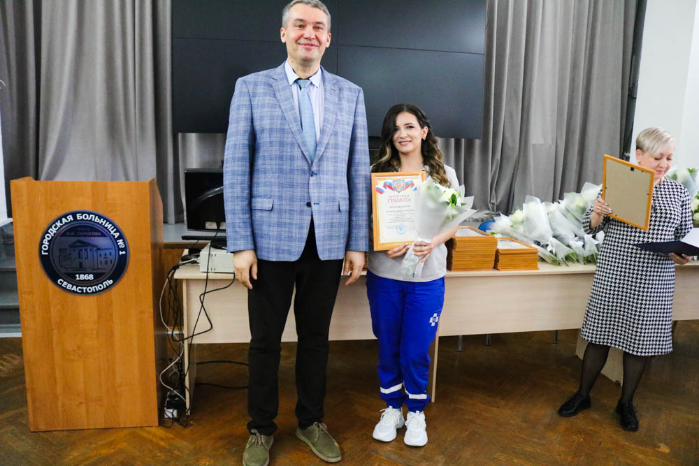 Люди особой закалки: специалисты скорой помощи отмечают профессиональный праздник