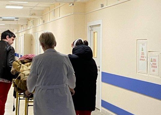 Российские военные продолжают спасать мирных жителей, пострадавших от украинских обстрелов