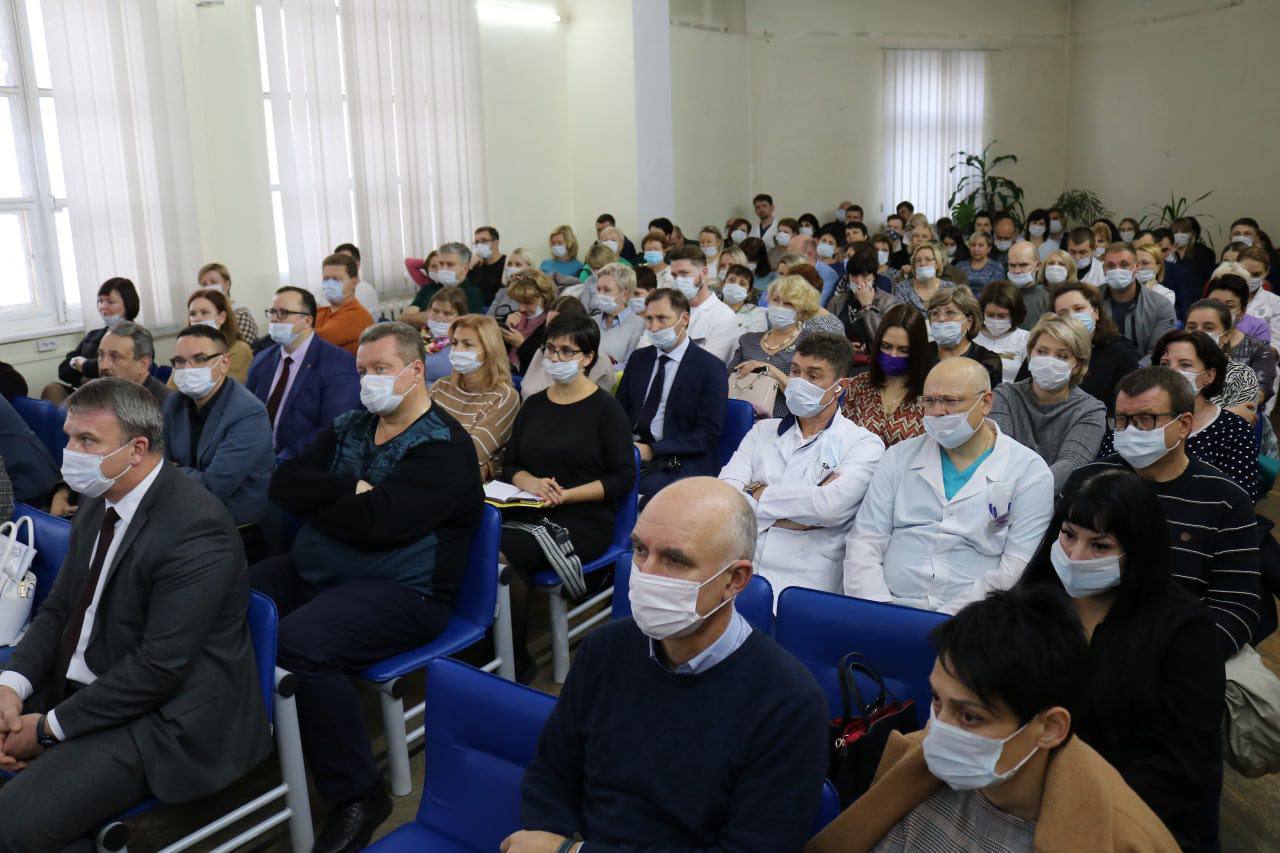 Виталий Денисов провёл выездное планерное совещание с руководителями медицинских организаций 