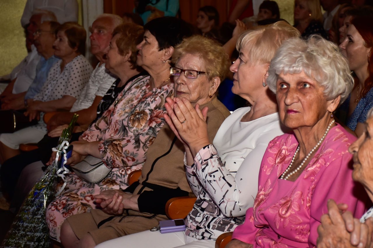 Всегда в борьбе за жизни людей: медики Севастополя принимают поздравления с профессиональным праздником