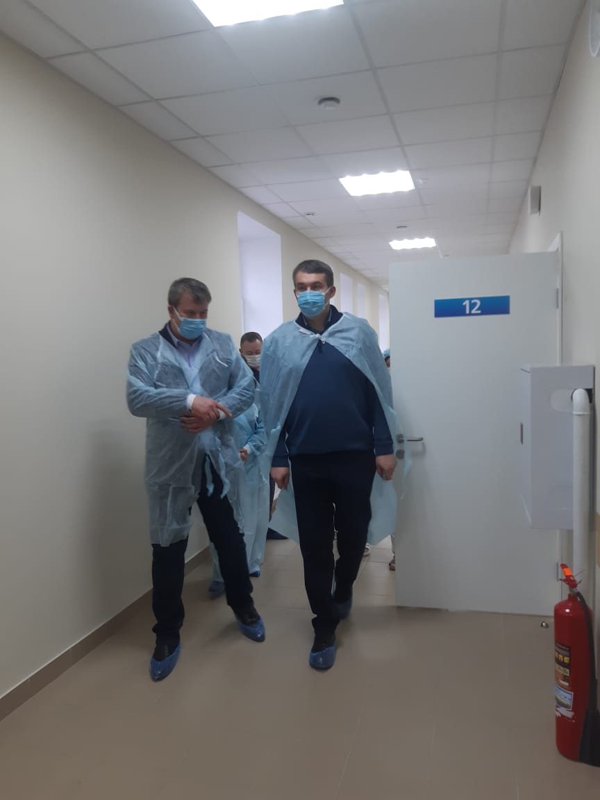 Директор Департамента здравоохранения провел административный обход и оценил ход ремонта в севастопольских медучреждениях