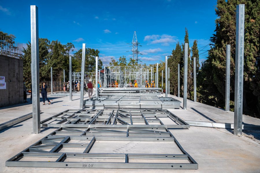 В Севастополе строят новый модульный корпус в инфекционной больнице