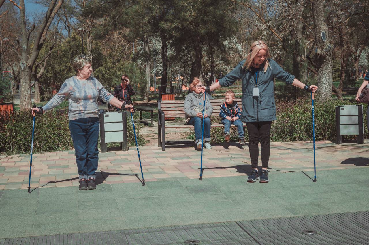 10 апреля в сквере 60 - летия СССР провели День здоровья.