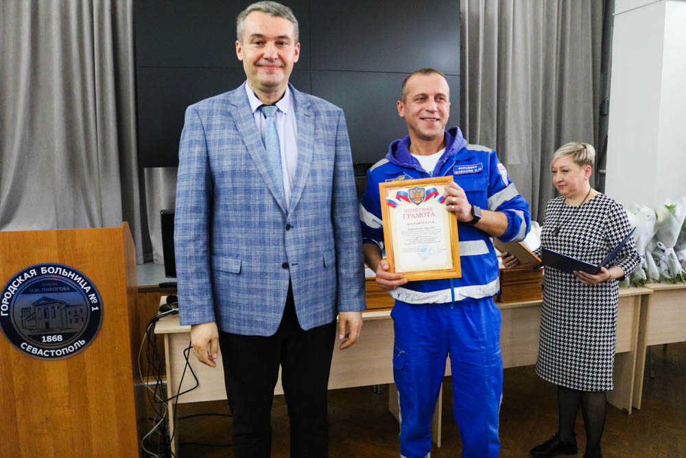 Люди особой закалки: специалисты скорой помощи отмечают профессиональный праздник