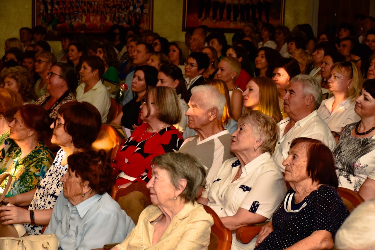 Всегда в борьбе за жизни людей: медики Севастополя принимают поздравления с профессиональным праздником