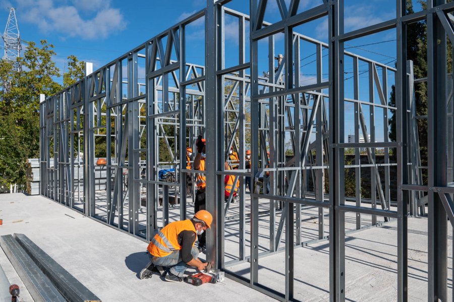 В Севастополе строят новый модульный корпус в инфекционной больнице