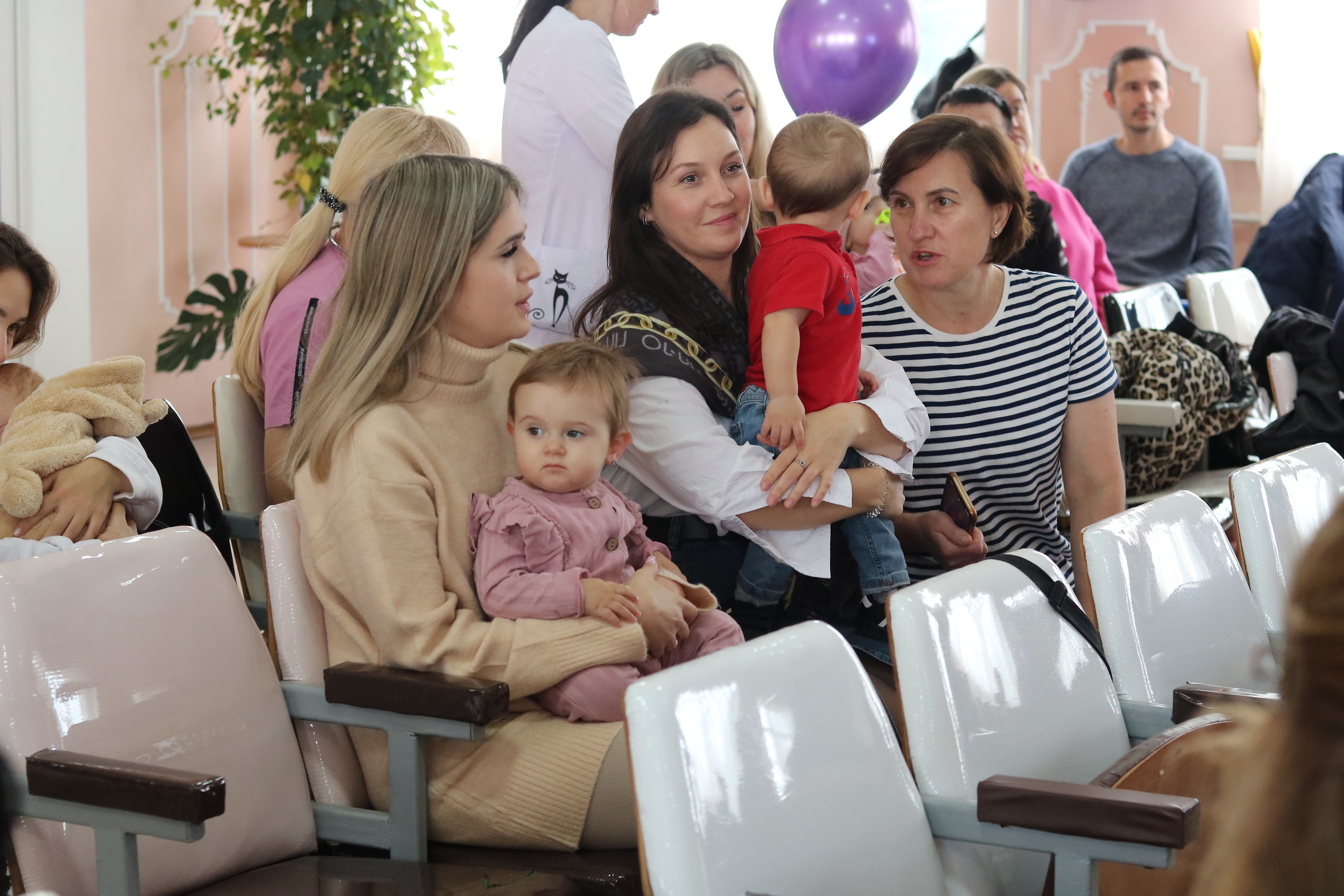 Право на чудо: малыши и их родители пришли в гости к врачам по случаю Международного дня недоношенных