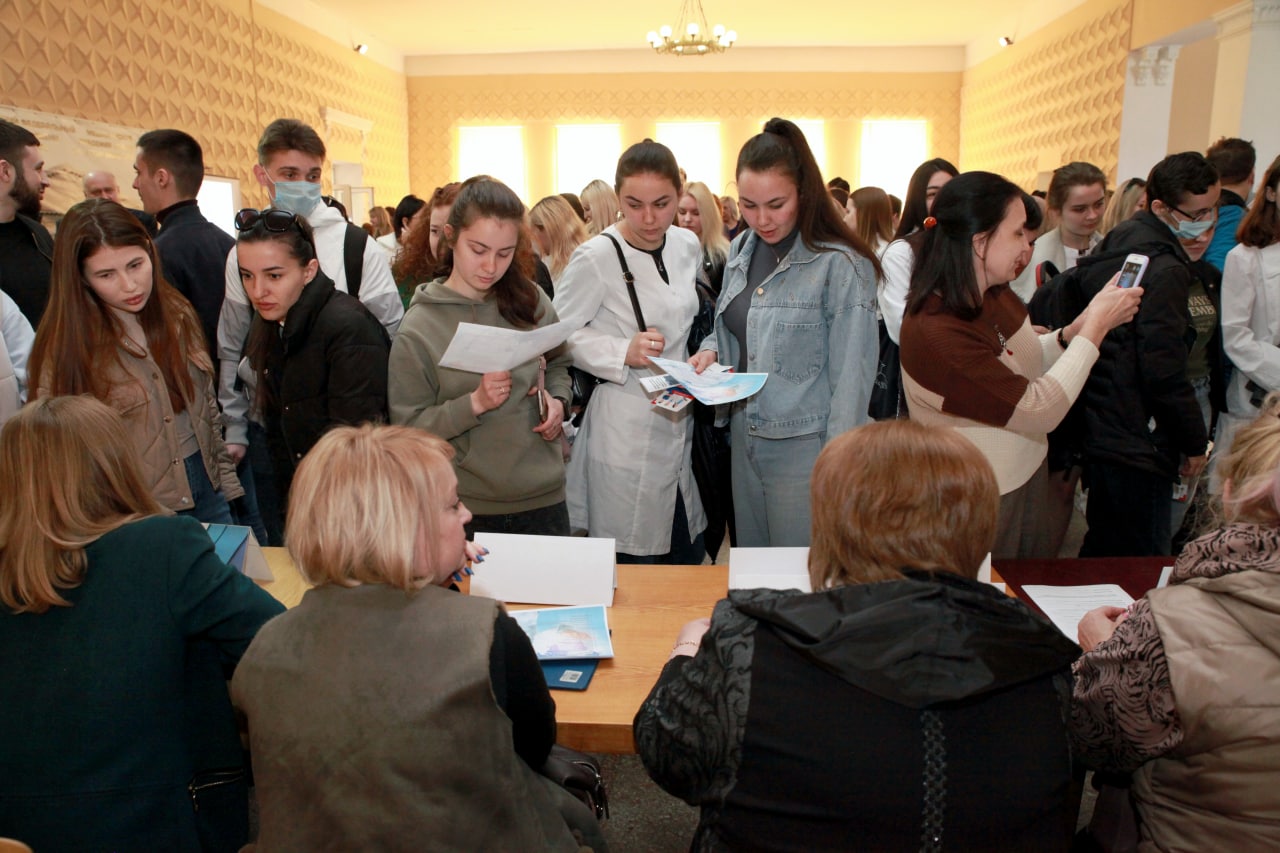 Директор Департамента здравоохранения Севастополя принял участие в Ярмарке вакансий