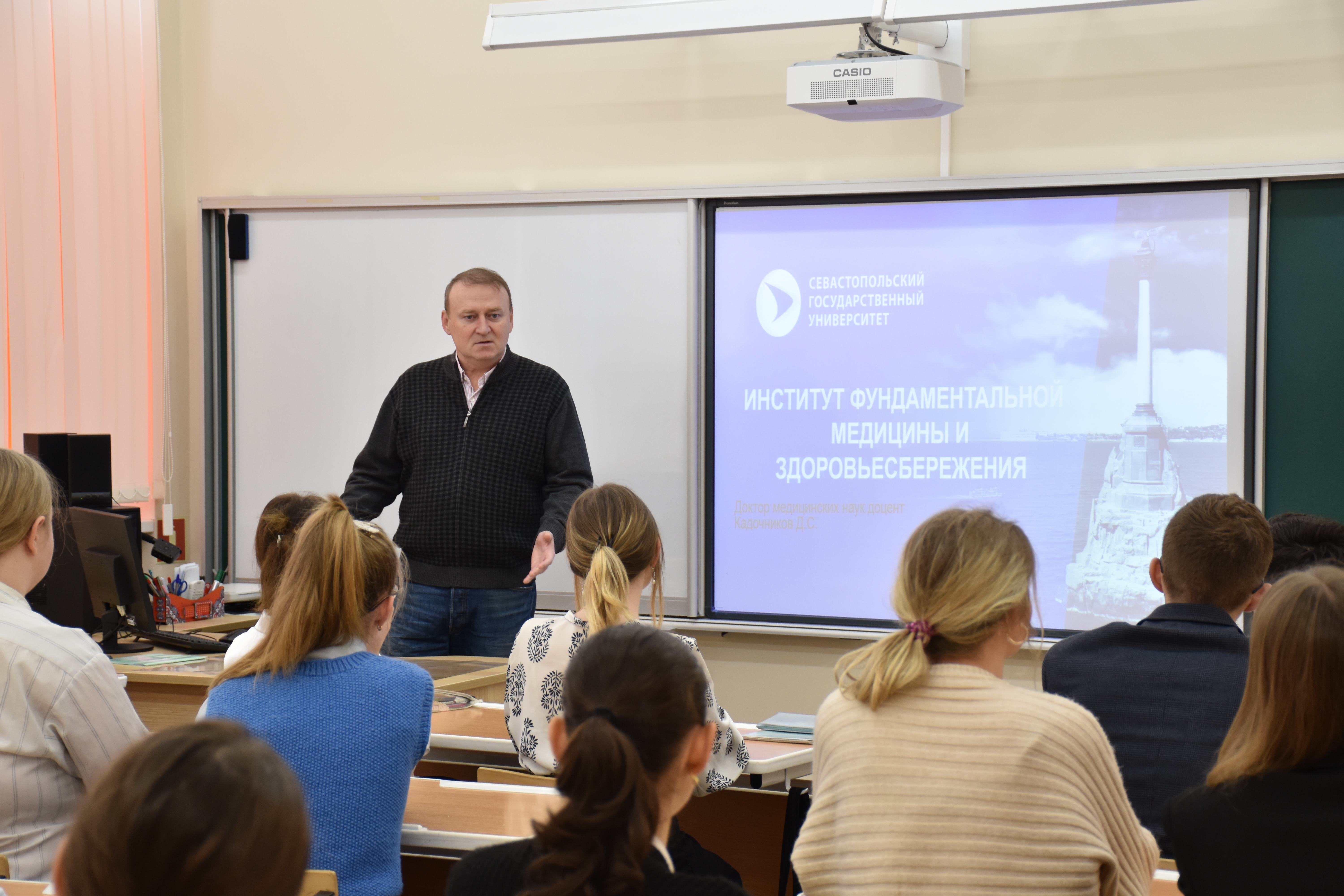 «Хочу, как ты»: для севастопольских школьников прошел урок профориентации медицинских профессий