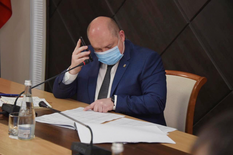 Михаил Развожаев лично проконтролировал получение медиками президентских выплат Михаил Развожаев лично проконтролировал получение медиками президентских выплат