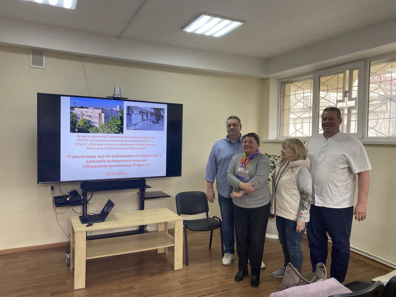 Главные врачи севастопольских городских больниц встретились с населением