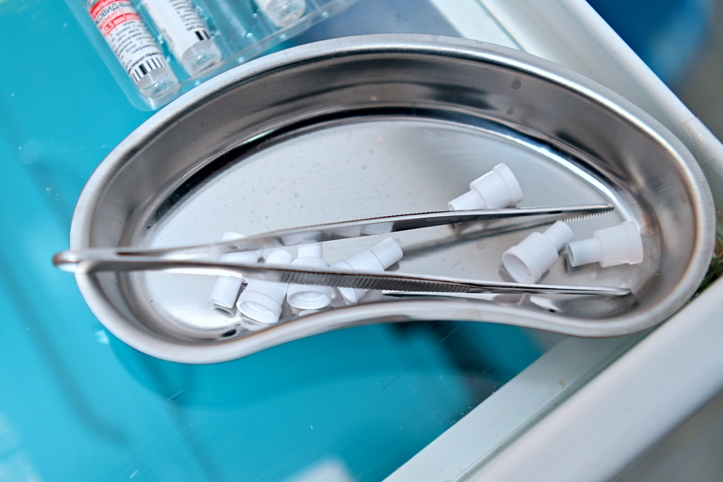 «Прямо в нос»: севастопольцы могут привиться от COVID-19 назальным способом