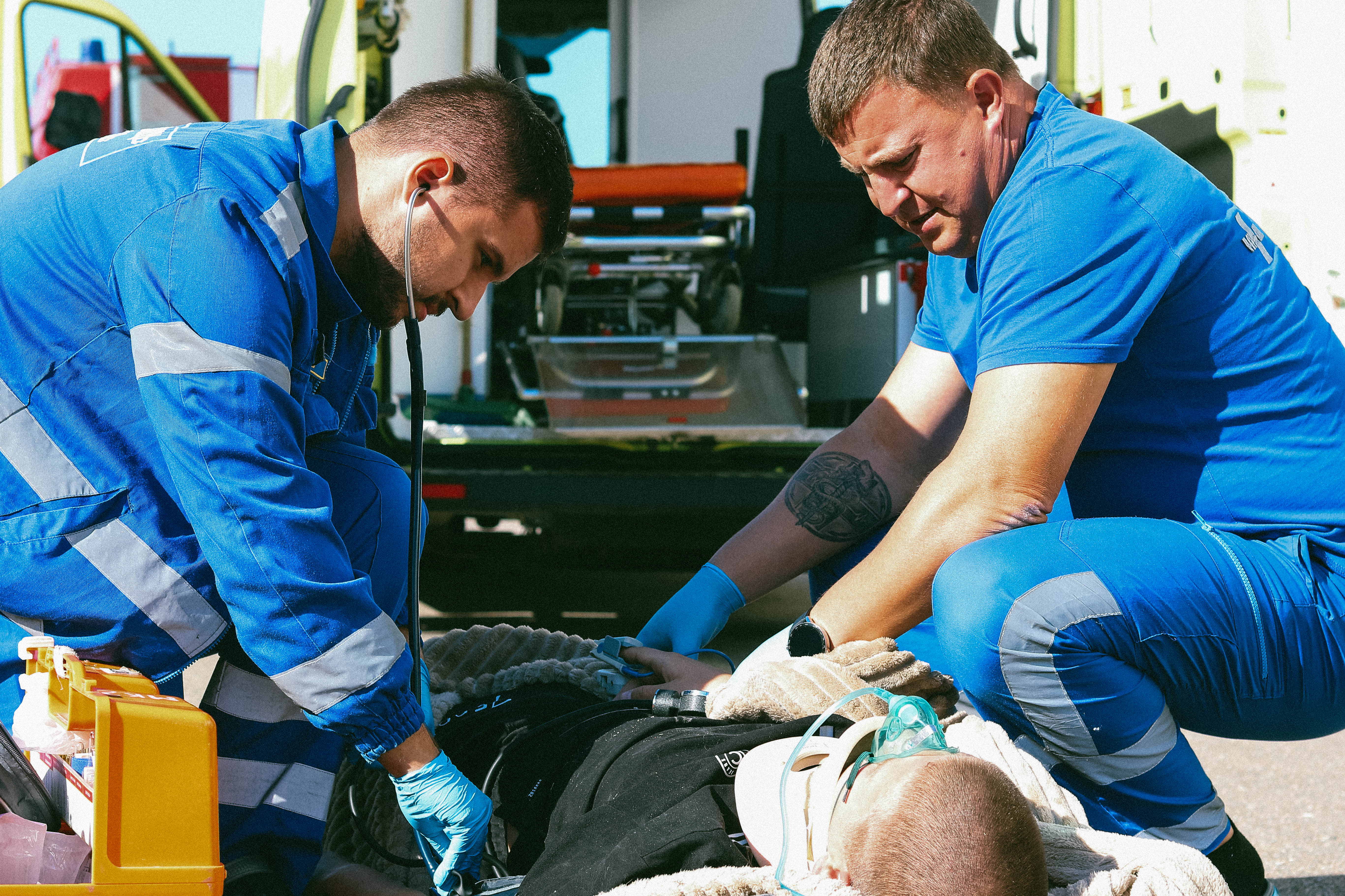 Люди особой закалки: специалисты скорой помощи отмечают профессиональный праздник